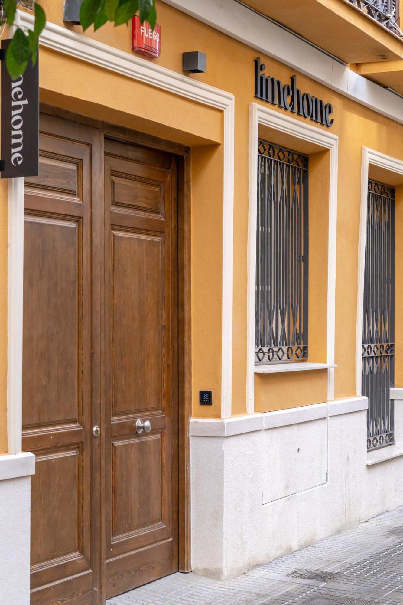 Limehome Malaga Calle Victoria Buitenkant foto