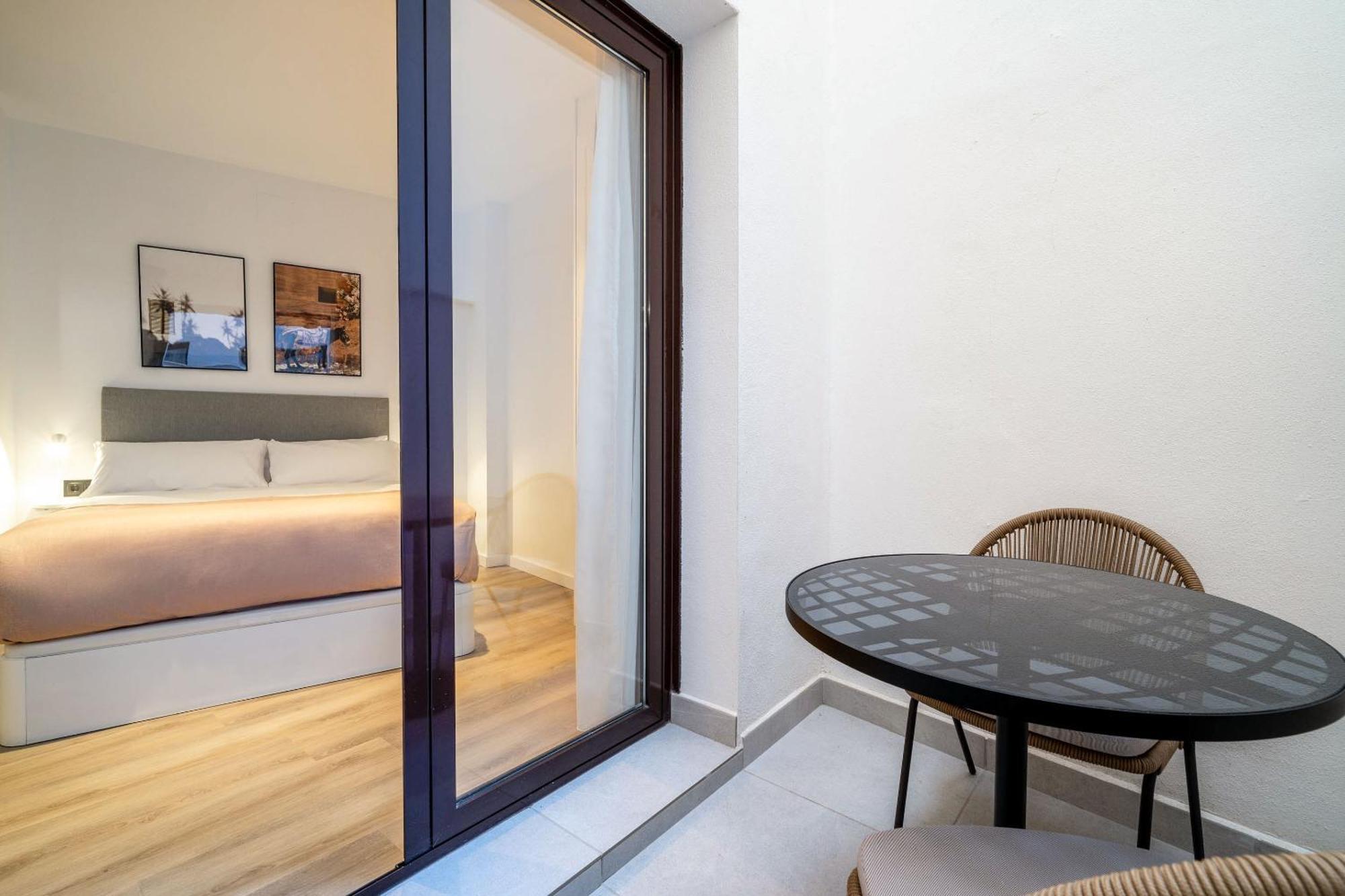 Limehome Malaga Calle Victoria Buitenkant foto