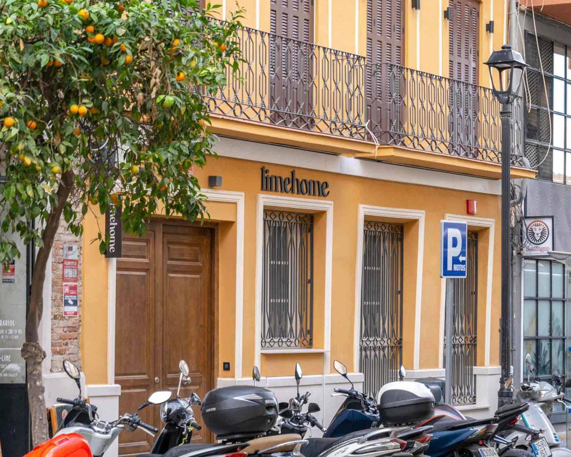 Limehome Malaga Calle Victoria Buitenkant foto