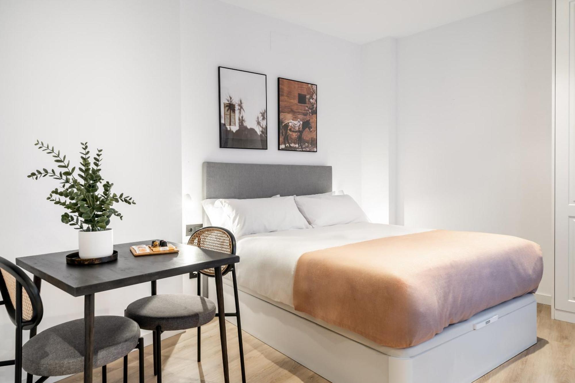 Limehome Malaga Calle Victoria Buitenkant foto