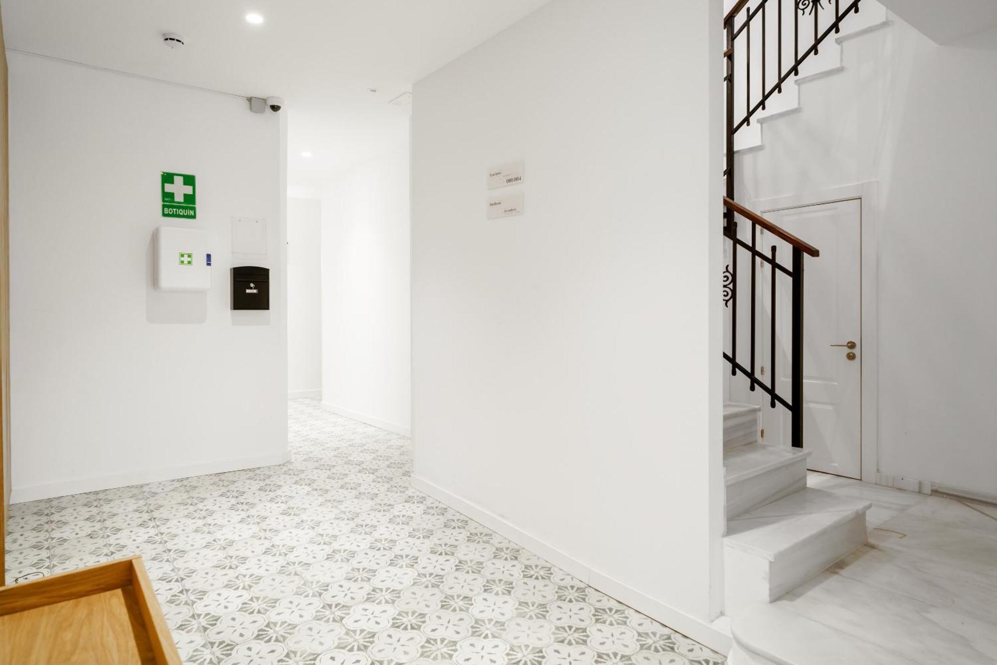 Limehome Malaga Calle Victoria Buitenkant foto