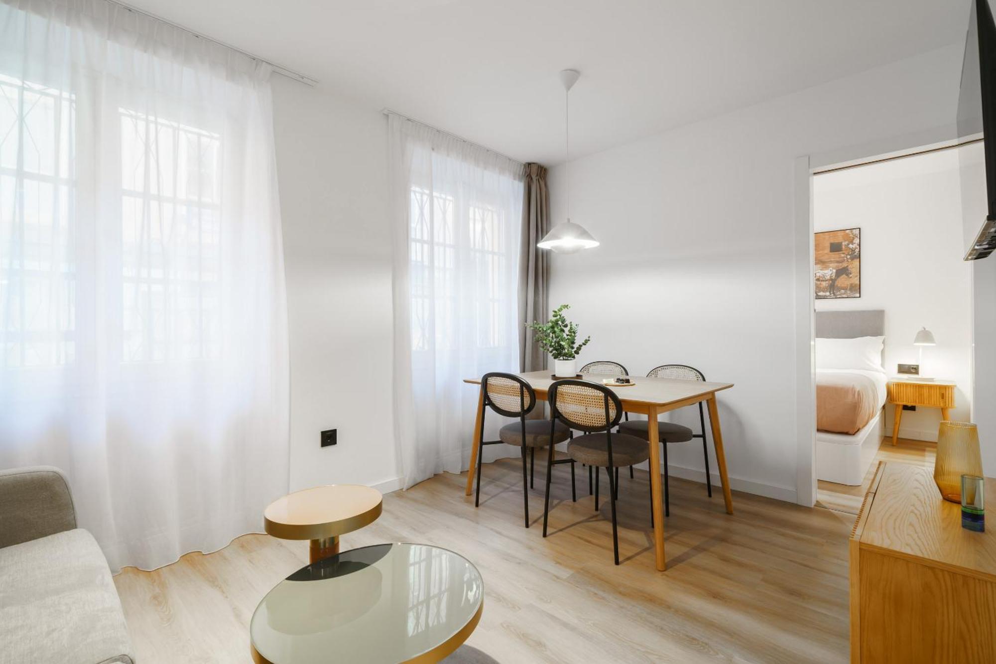 Limehome Malaga Calle Victoria Buitenkant foto