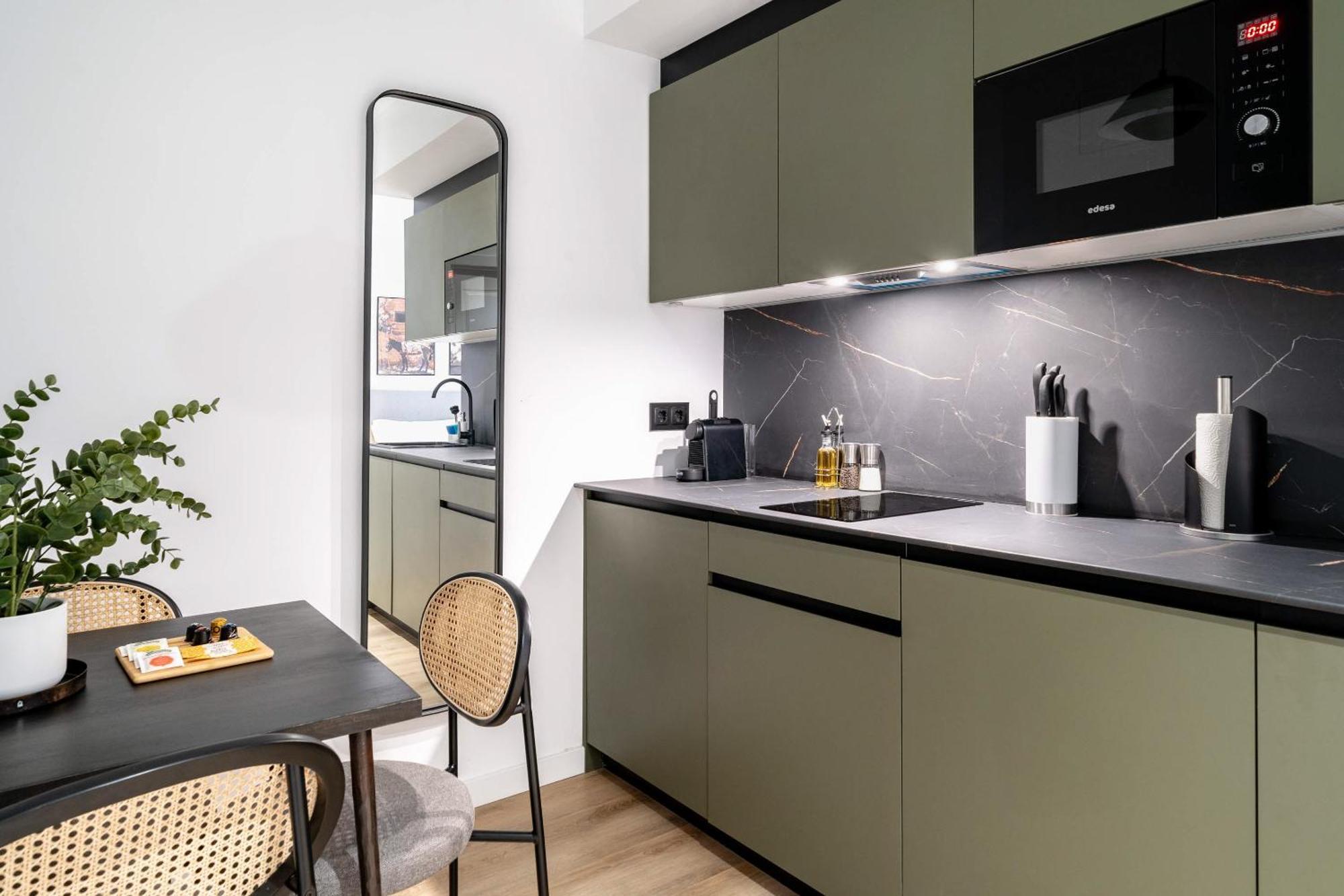 Limehome Malaga Calle Victoria Buitenkant foto