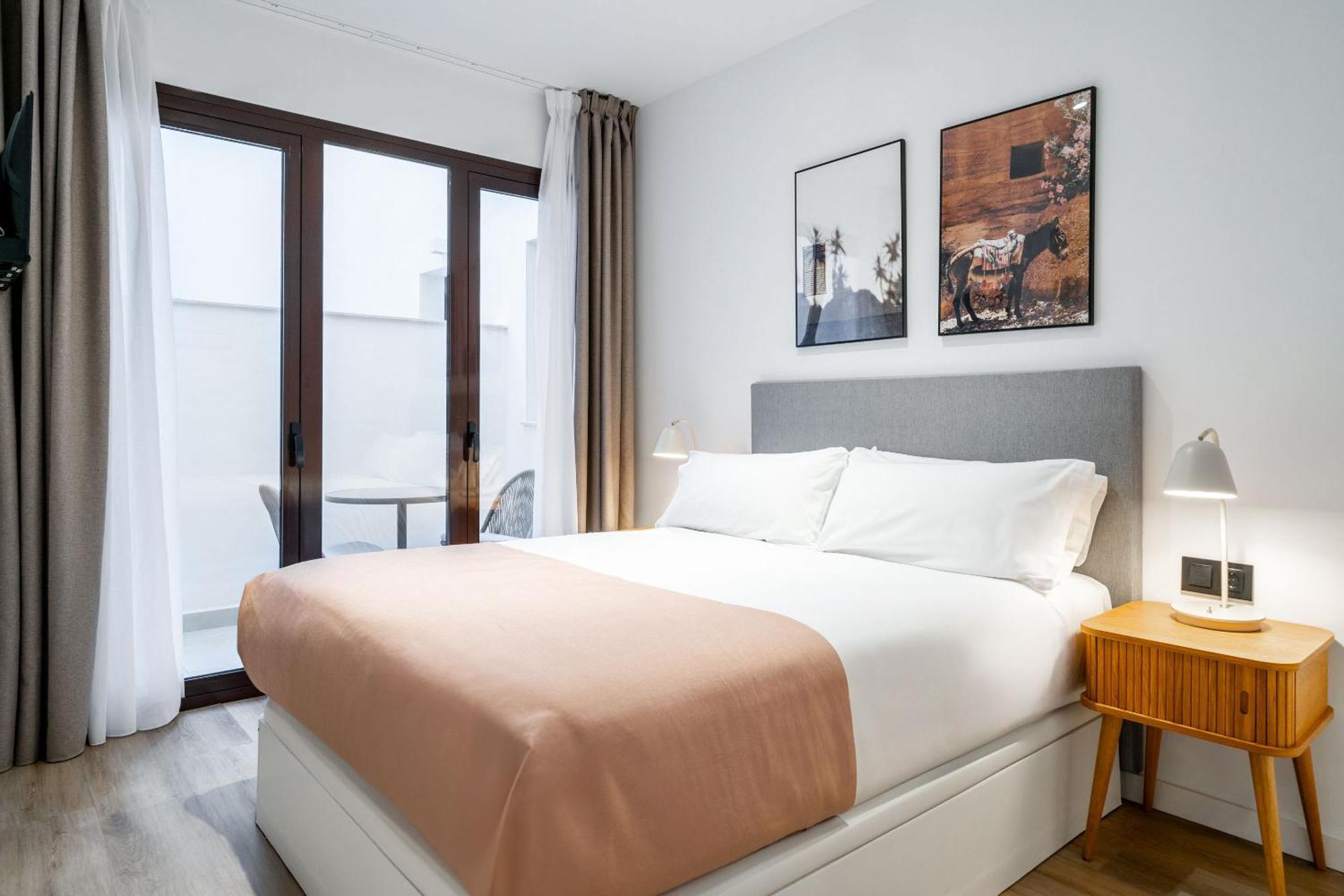 Limehome Malaga Calle Victoria Buitenkant foto