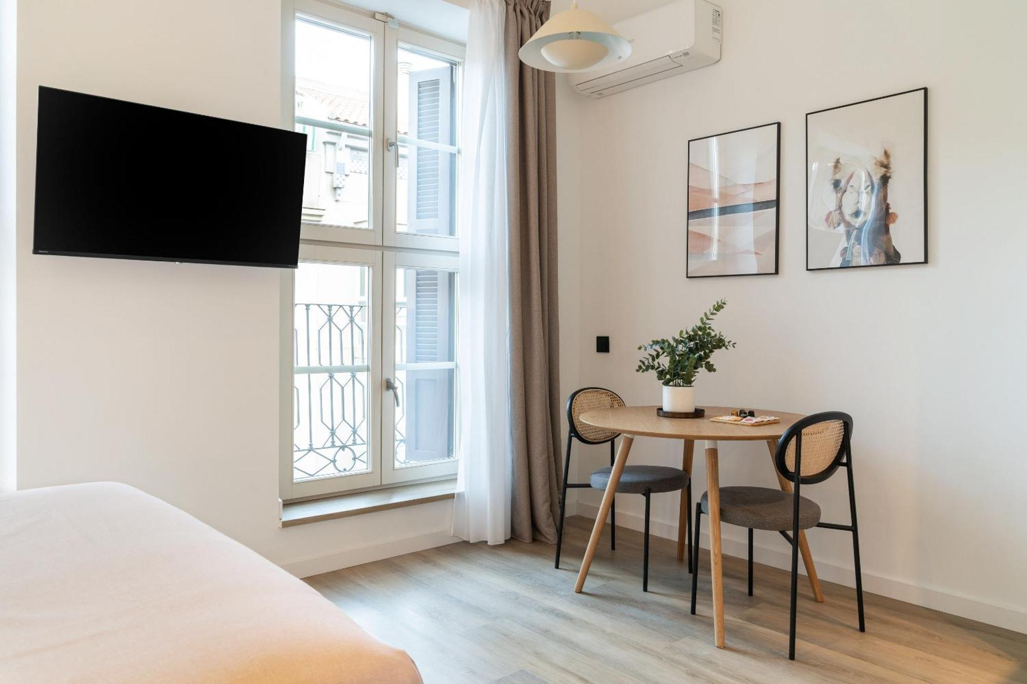 Limehome Malaga Calle Victoria Buitenkant foto