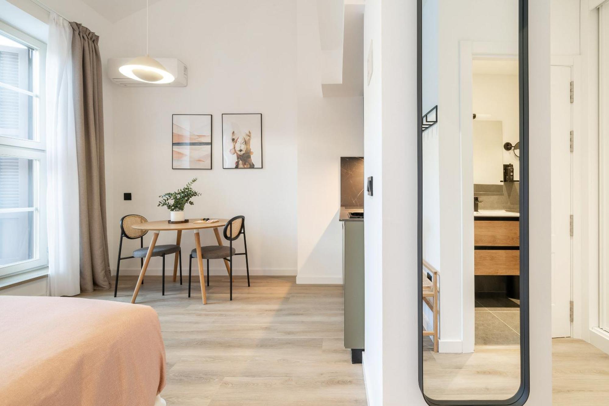 Limehome Malaga Calle Victoria Buitenkant foto