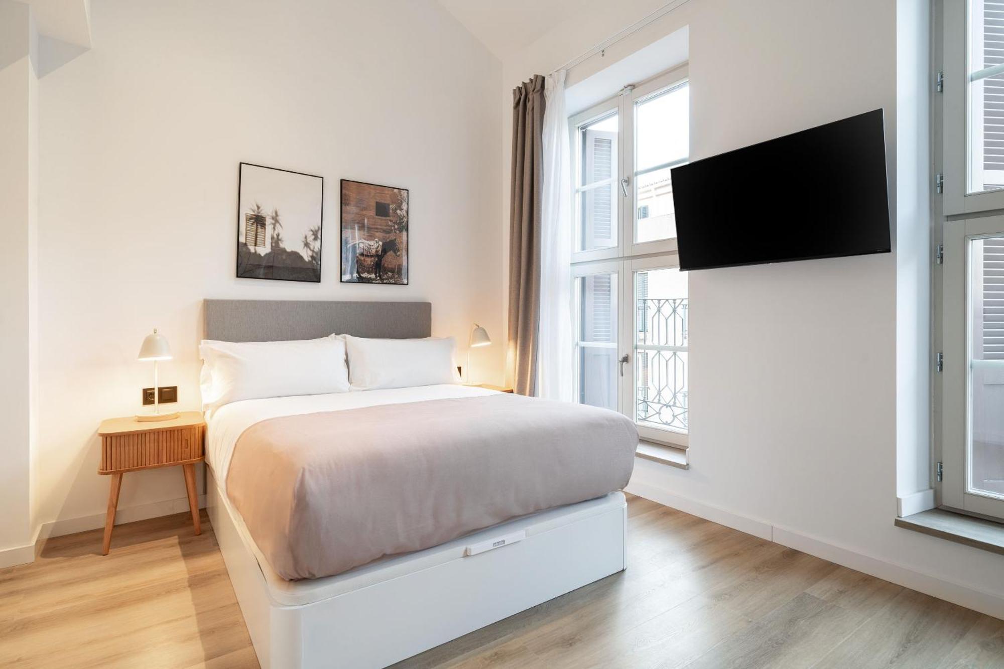 Limehome Malaga Calle Victoria Buitenkant foto