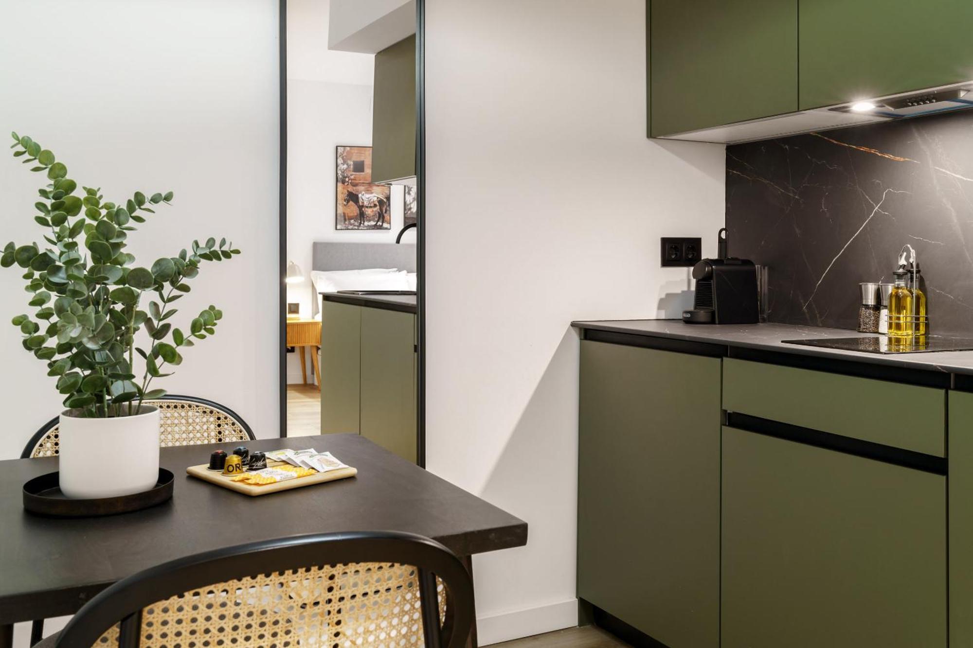 Limehome Malaga Calle Victoria Buitenkant foto